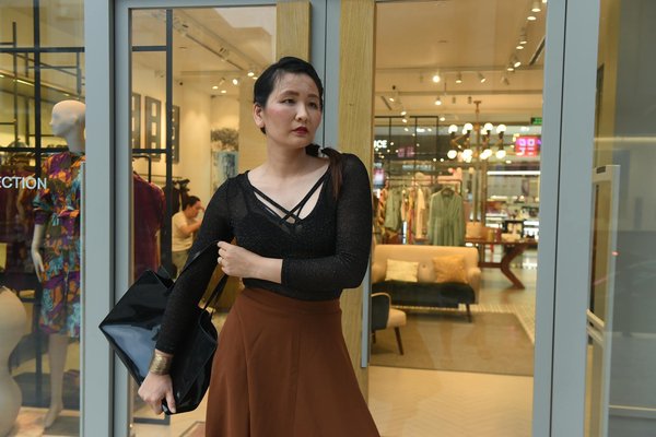 Essential staples for crafting the perfect office capsule wardrobe: a comprehensive guide